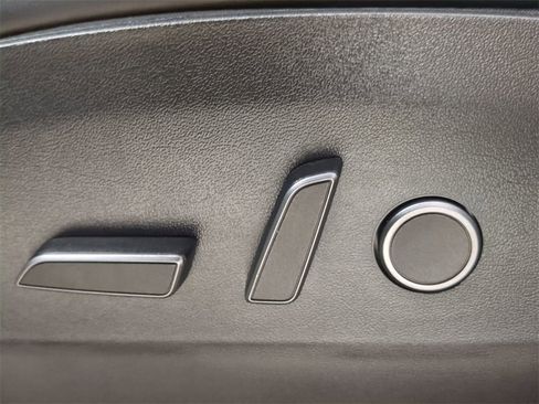 Used 2021 Tesla Model Y Long Range image 23