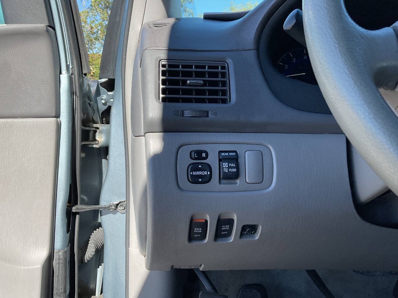 Used 2010 Toyota Sienna XLE w/ Towing Prep Pkg FWD image 16