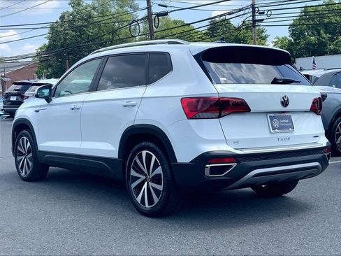 Certified 2023 Volkswagen Taos SE w/ Panoramic Sunroof Package AWD/4WD image 3