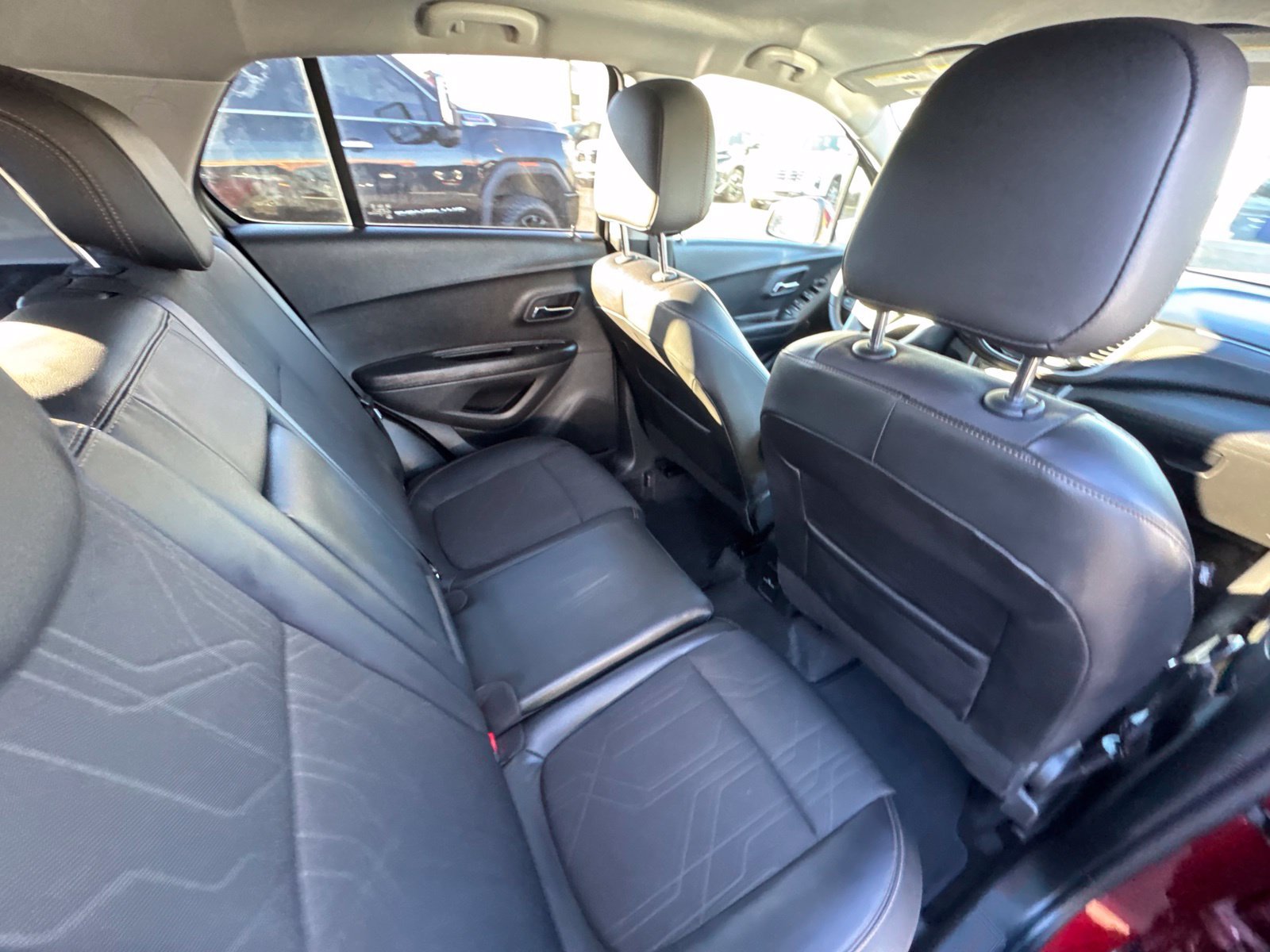Used 2022 Chevrolet Trax LT w/ LT Convenience Package AWD/4WD image 30
