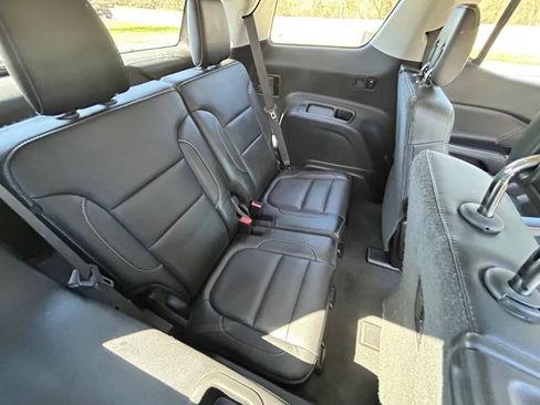 Used 2019 GMC Acadia SLT FWD image 16