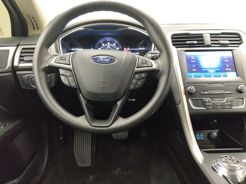 Used 2020 Ford Fusion SE image 22
