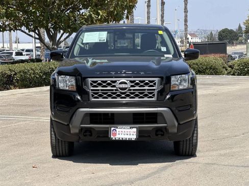 Used 2022 Nissan Frontier SV image 2