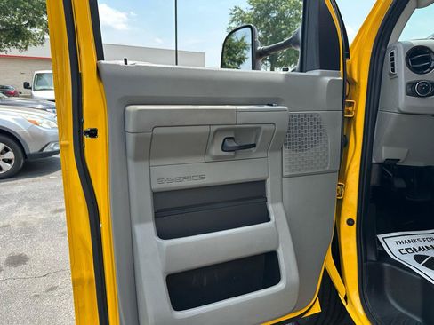 Used 2022 Ford E-350 and Econoline 350 Super Duty RWD image 14