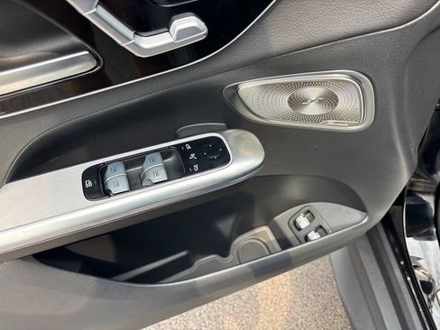 Used 2025 Mercedes-Benz GLC 350e 4MATIC image 15