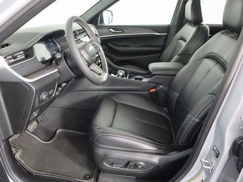 New 2025 Jeep Grand Cherokee Limited w/ Black Appearance Package image 9