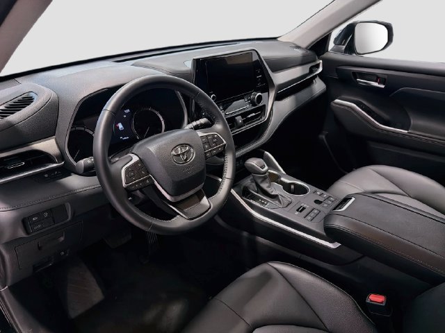 Certified 2026 Toyota Highlander XLE AWD/4WD image 9