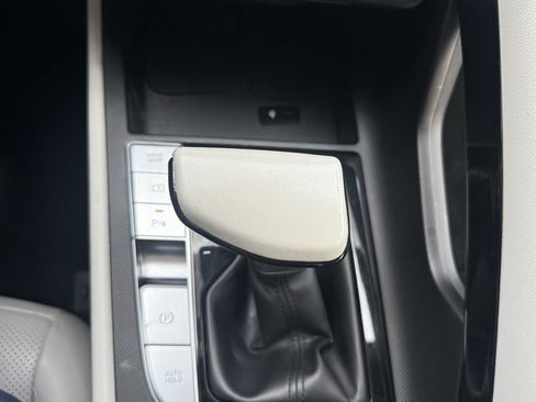 Used 2024 Hyundai Elantra Limited image 32