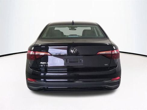 Used 2024 Volkswagen Jetta SE FWD image 6