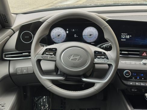 Used 2025 Hyundai Elantra SEL image 29