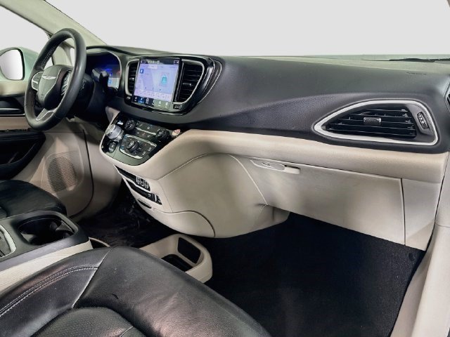 Used 2022 Chrysler Pacifica Touring-L FWD image 29