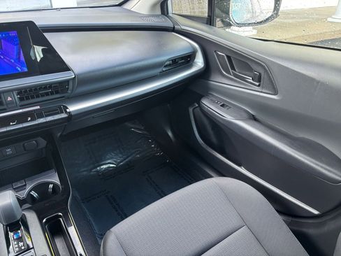 Used 2025 Toyota Prius LE image 31