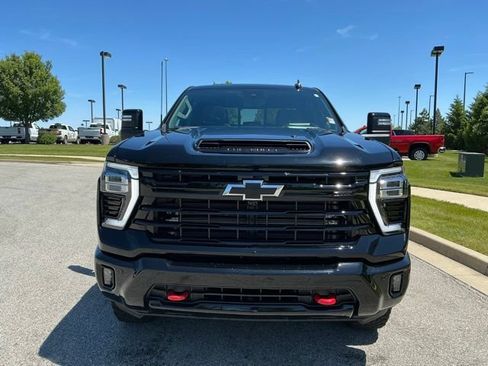 Used 2025 Chevrolet Silverado 2500 LTZ w/ Trail Boss Package AWD/4WD image 9