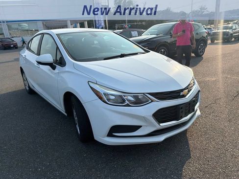Used 2017 Chevrolet Cruze LS FWD image 2
