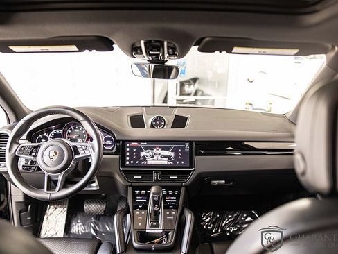 Used 2023 Porsche Cayenne w/ Premium Package AWD/4WD image 36