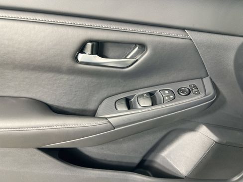 Used 2025 Nissan Sentra SV FWD image 19