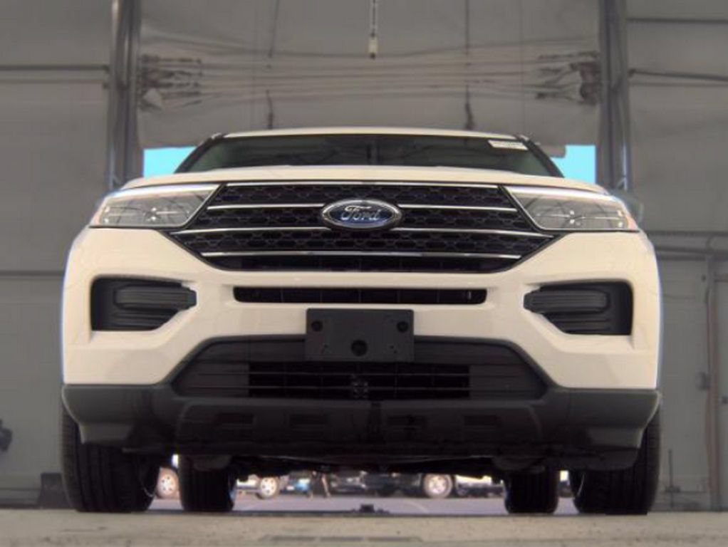 Used 2024 Ford Explorer XLT AWD/4WD image 4