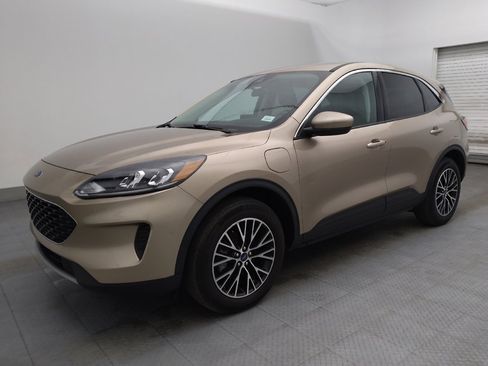 Used 2021 Ford Escape SE image 2