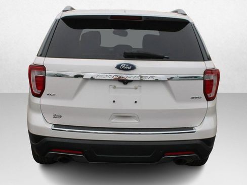 Used 2018 Ford Explorer XLT w/ Equipment Group 202A image 4