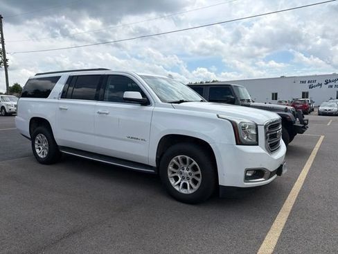 Used 2017 GMC Yukon XL SLT AWD/4WD image 2