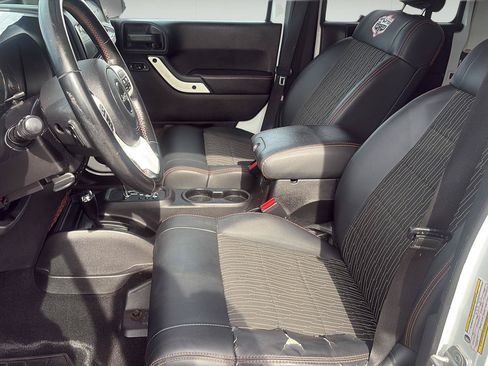 Used 2012 Jeep Wrangler Unlimited Sahara AWD/4WD image 10
