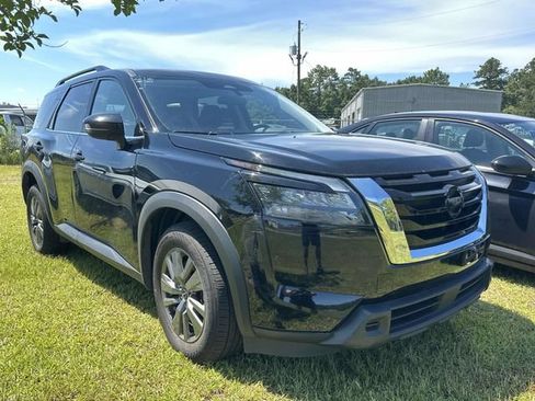 Used 2024 Nissan Pathfinder SV AWD/4WD image 11