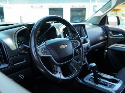 Used 2020 Chevrolet Colorado LT AWD/4WD image 6