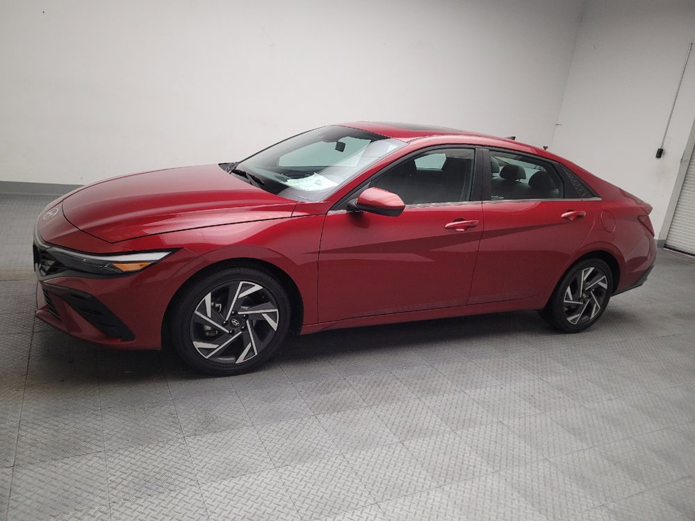 Used 2025 Hyundai Elantra SEL FWD image 2
