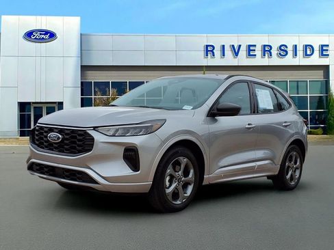 Used 2024 Ford Escape ST-Line w/ Tech Pack #1 FWD image 3