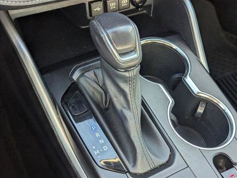 Used 2021 Toyota Highlander XLE image 12