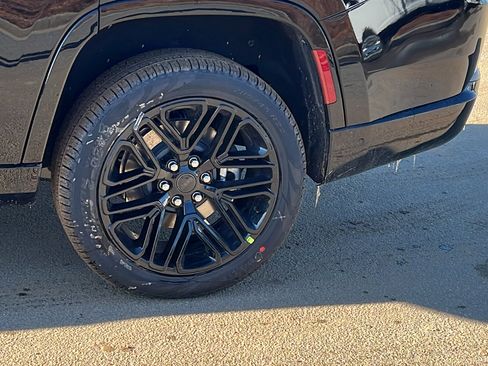 New 2026 Jeep Grand Wagoneer Limited AWD/4WD image 12
