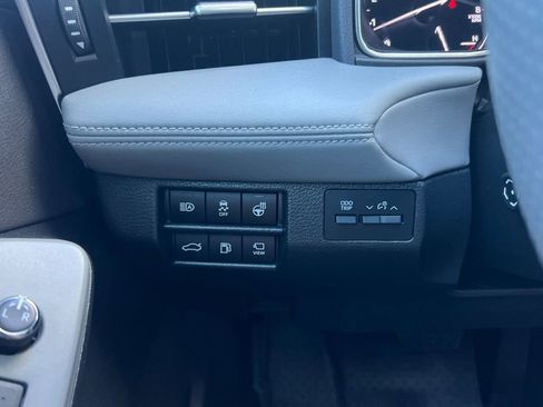 Certified 2022 Toyota Avalon Limited w/ Advanced Safety Package FWD image 30