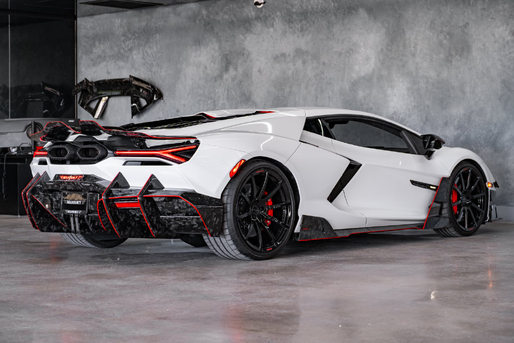Used 2024 Lamborghini Revuelto AWD/4WD image 23
