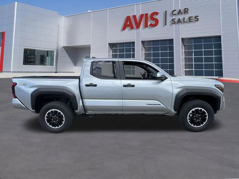 Used 2025 Toyota Tacoma TRD Off-Road AWD/4WD image 5
