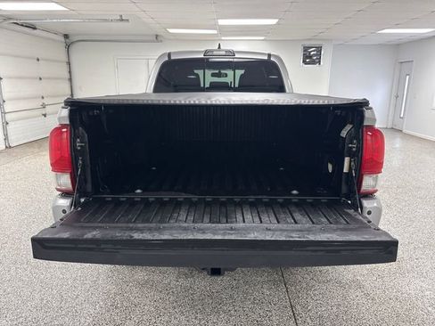 Used 2017 Toyota Tacoma TRD Sport image 27