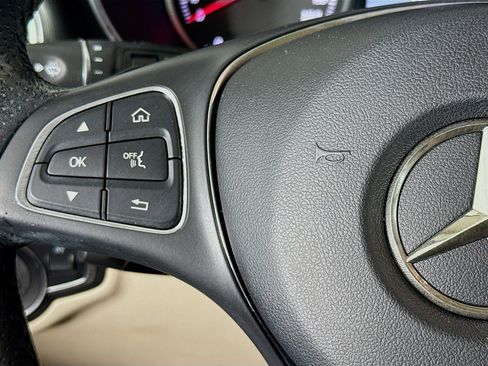 Used 2018 Mercedes-Benz GLC 300 w/ Premium Package image 13