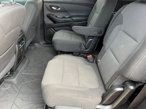 Used 2023 Chevrolet Traverse LT FWD image 15