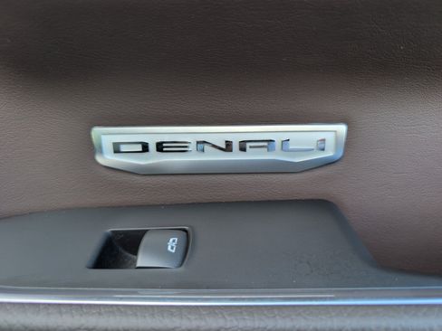 Used 2023 GMC Sierra 1500 Denali w/ Denali Reserve Package AWD/4WD image 12