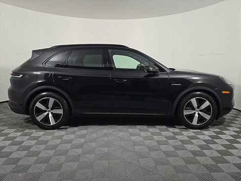 Certified 2026 Porsche Cayenne E-Hybrid AWD/4WD image 8
