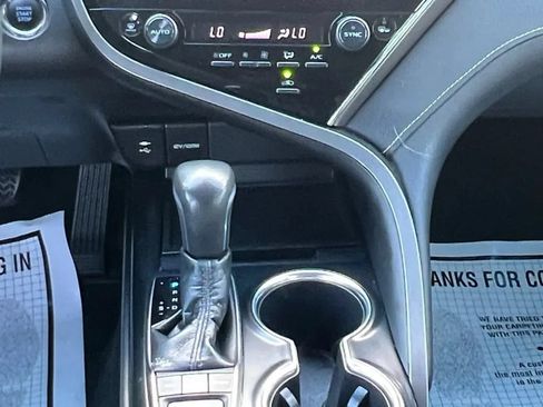 Used 2018 Toyota Camry XSE FWD image 11