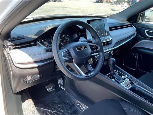 Used 2025 Jeep Compass Sport AWD/4WD image 14