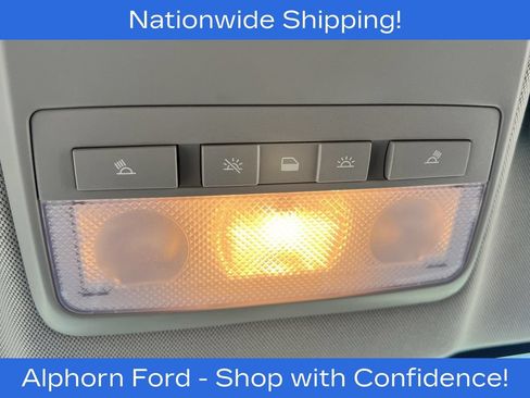 Used 2022 Chevrolet Trax LT w/ LT Convenience Package AWD/4WD image 17