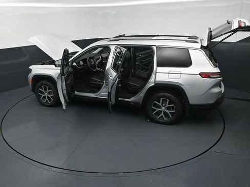 Used 2023 Jeep Grand Cherokee L Limited w/ Luxury Tech Group II AWD/4WD image 27