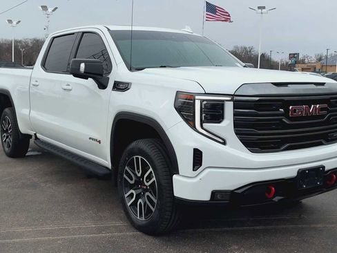Certified 2022 GMC Sierra 1500 AT4 w/ AT4 Preferred Package image 8