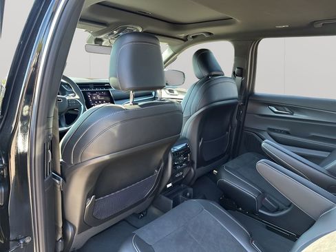 New 2025 Jeep Grand Cherokee L Altitude image 19