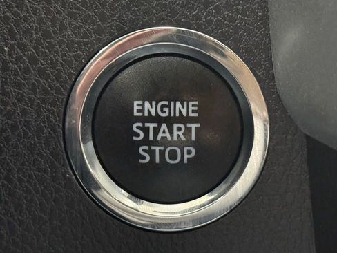 Used 2019 Toyota Highlander XLE image 24