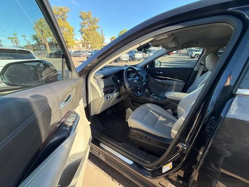 Certified 2023 Cadillac XT4 Luxury FWD image 3