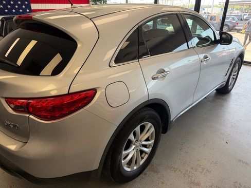 Used 2017 INFINITI QX70 2WD image 6