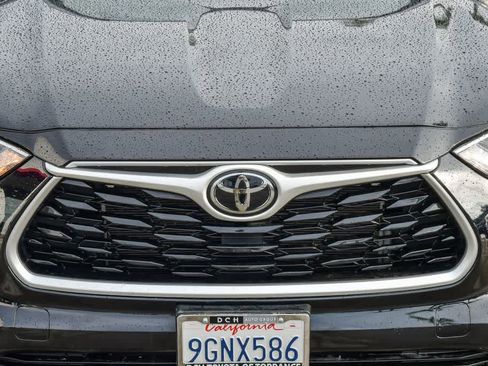 Used 2023 Toyota Highlander XLE image 5