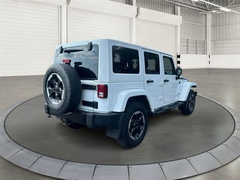 Used 2014 Jeep Wrangler Unlimited Sahara w/ Dual Top Group AWD/4WD image 5